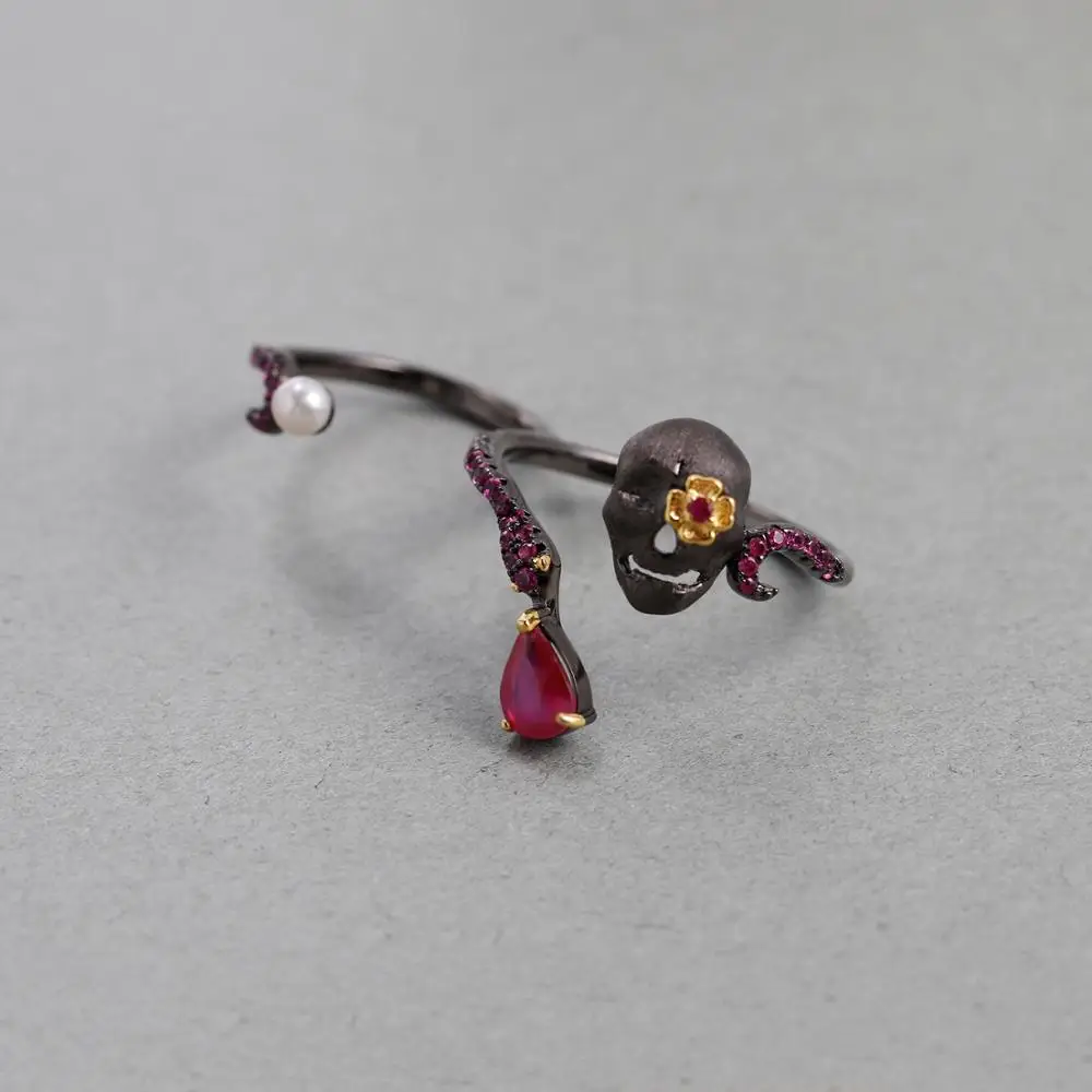 GEM'S BALLET Natural Ruby Gems - Gothic Skull Ring incelemesi ve fiyatı